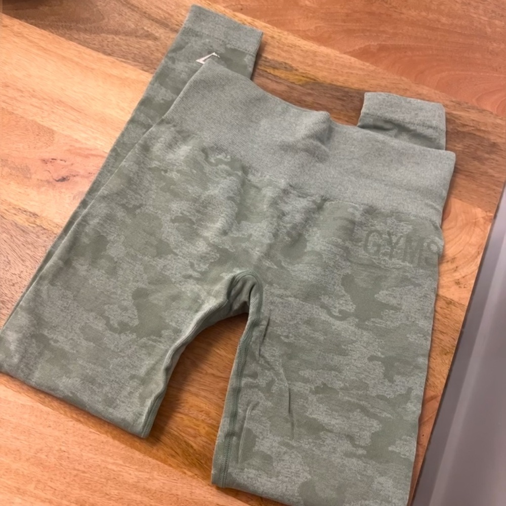 Cami green Gymshark scrunch butt seamless leggings size medium